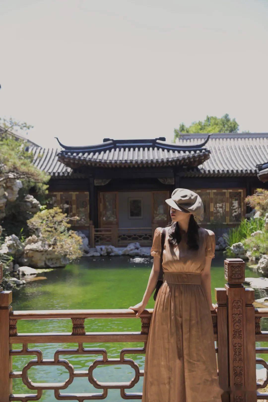男的不敢告白，连女生叫他出来也不敢出来是什么毛病？很远跑过来却不敢见面。游戏画面