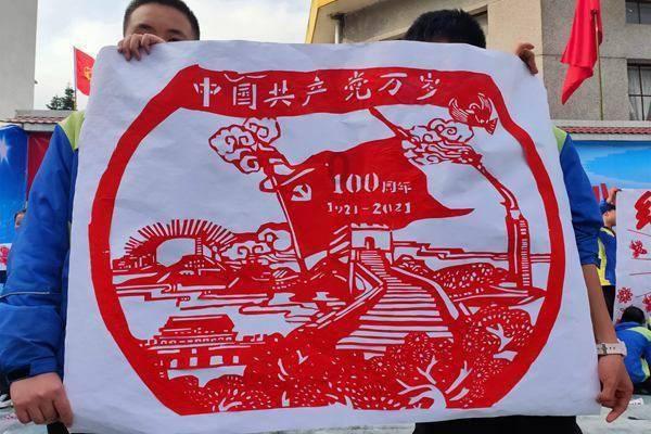 28岁女孩吐槽被妈妈催婚,听完感觉有点窒息,过年你被催婚了吗?